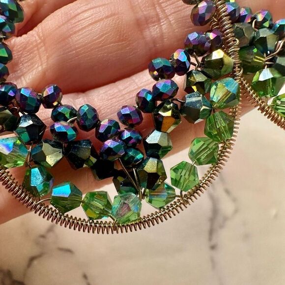 Gold tone green teardrop earrings - Picture 6 of 9